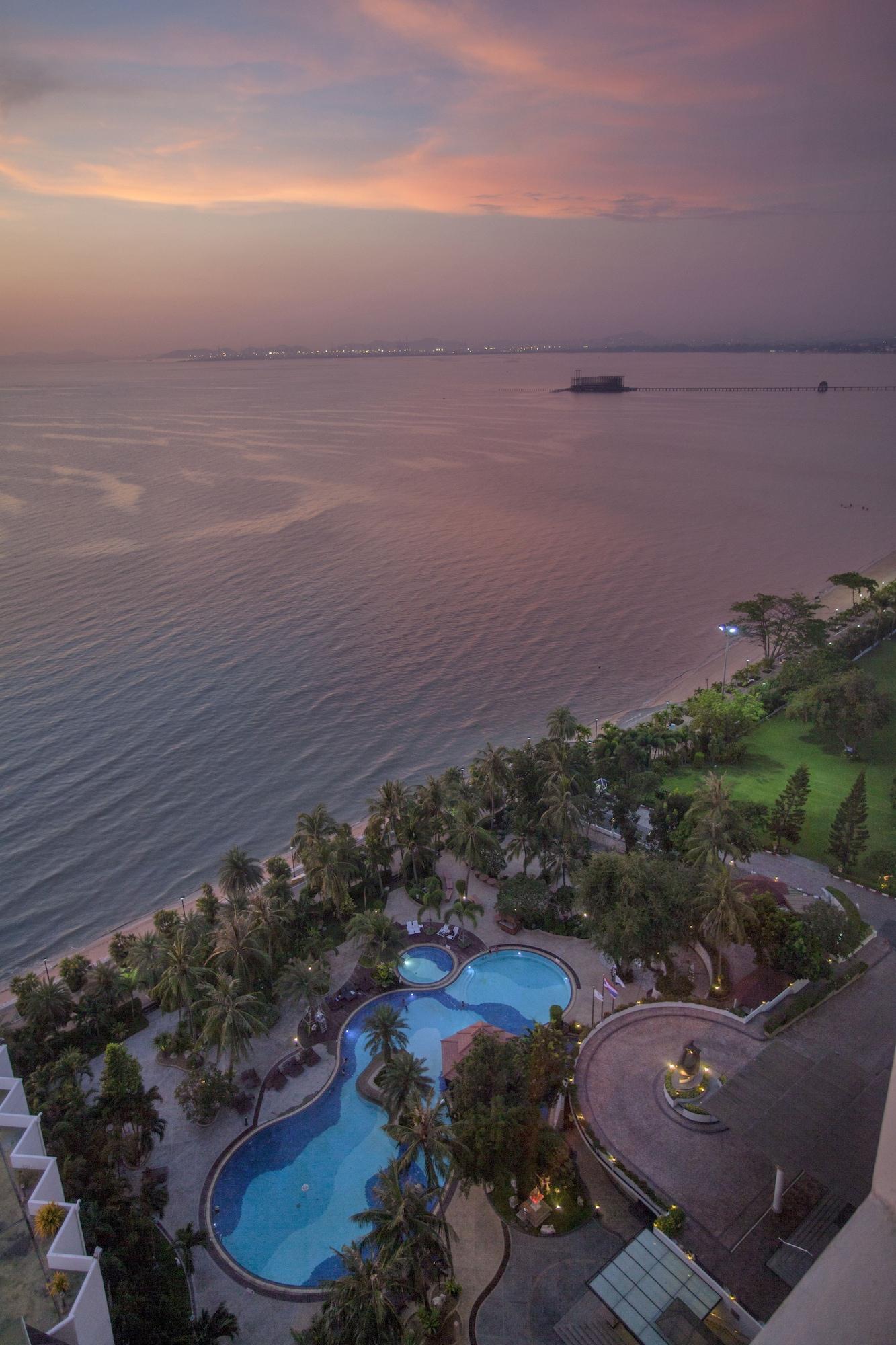 Cholchan Pattaya Beach Resort - Sha Extra Plus Экстерьер фото