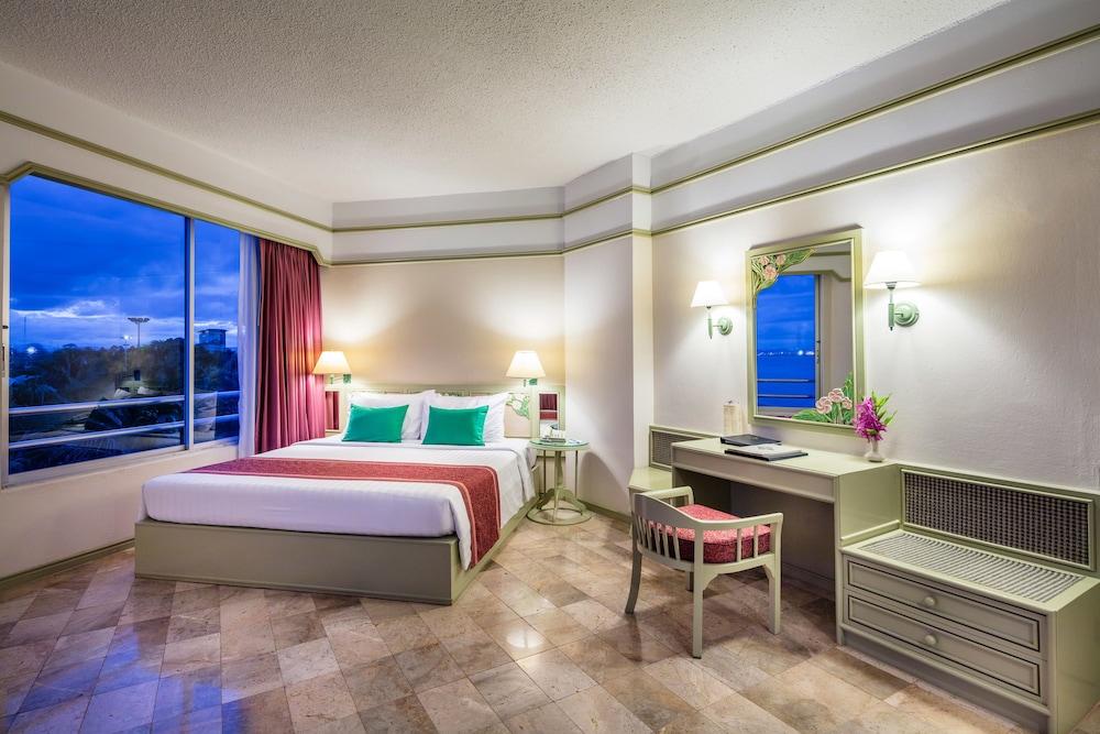Cholchan Pattaya Beach Resort - Sha Extra Plus Экстерьер фото Deluxe Room