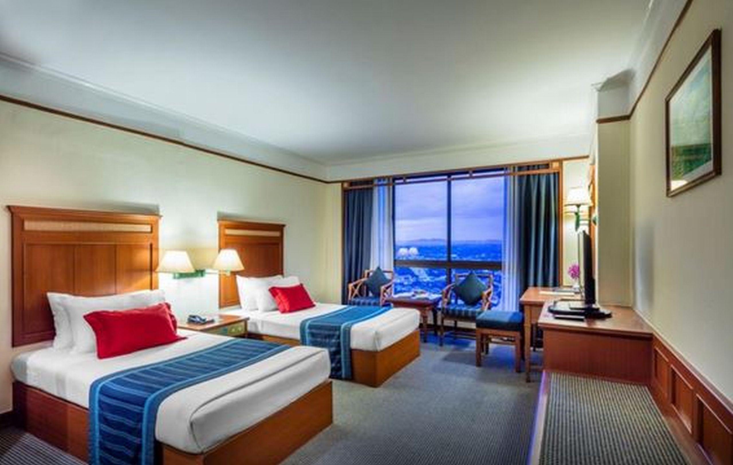 Cholchan Pattaya Beach Resort - Sha Extra Plus Экстерьер фото Deluxe Room