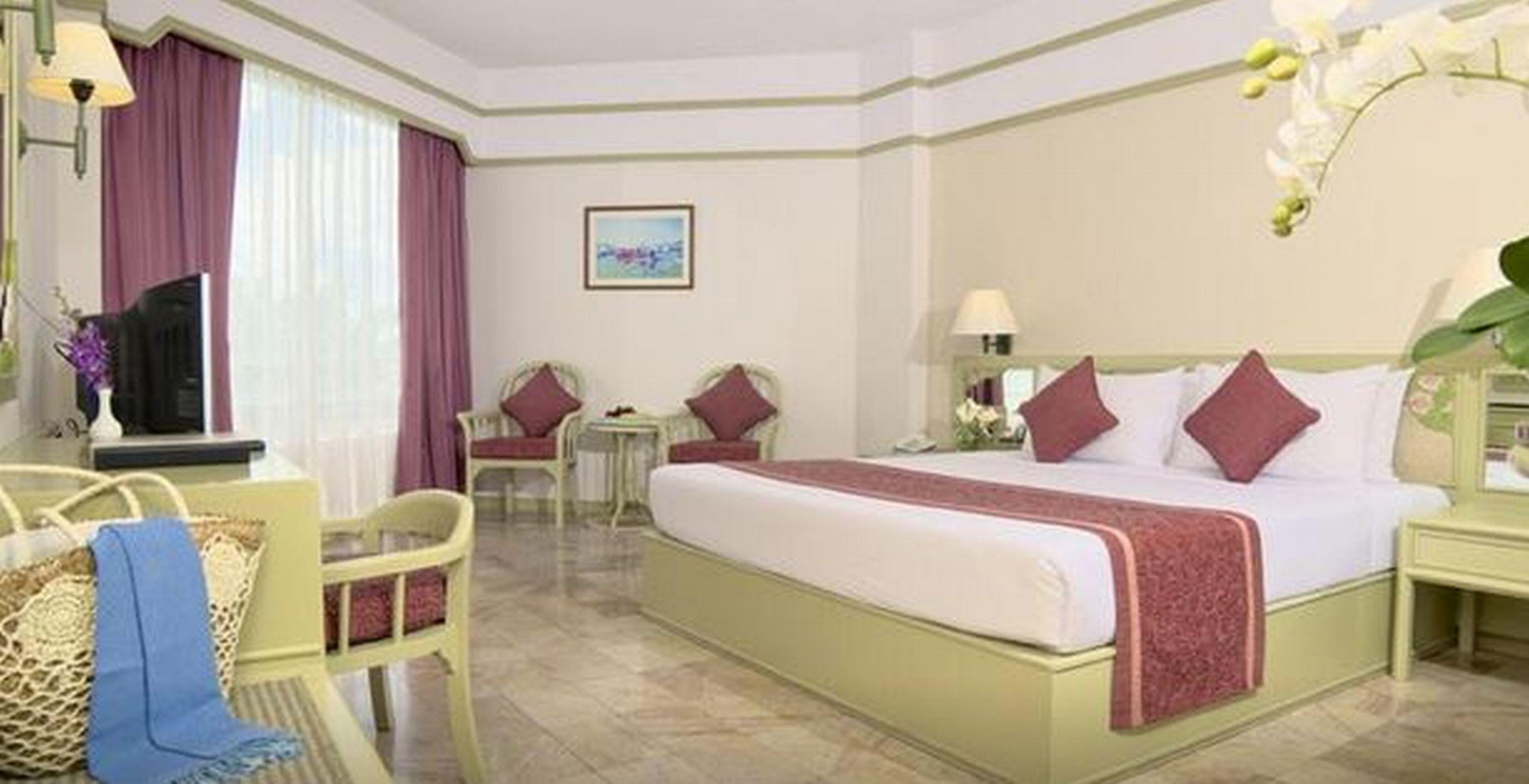 Cholchan Pattaya Beach Resort - Sha Extra Plus Экстерьер фото A room at the hotel