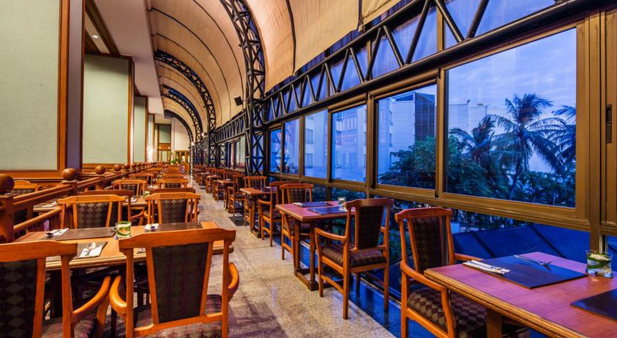Cholchan Pattaya Beach Resort - Sha Extra Plus Экстерьер фото The interior of the restaurant