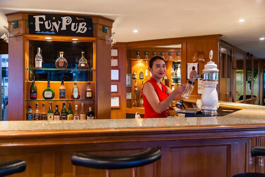 Cholchan Pattaya Beach Resort - Sha Extra Plus Экстерьер фото A bar in a cruise ship