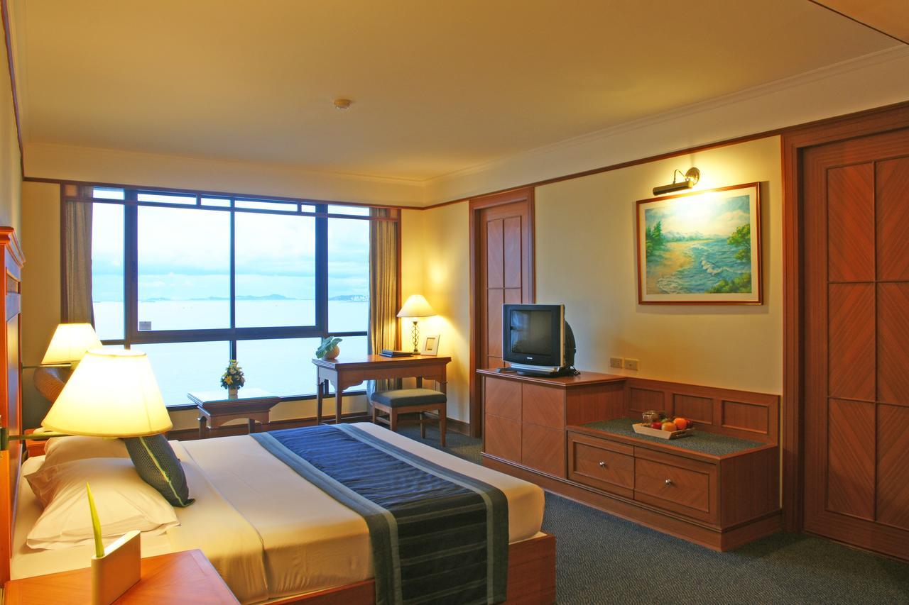 Cholchan Pattaya Beach Resort - Sha Extra Plus Номер фото Deluxe Room