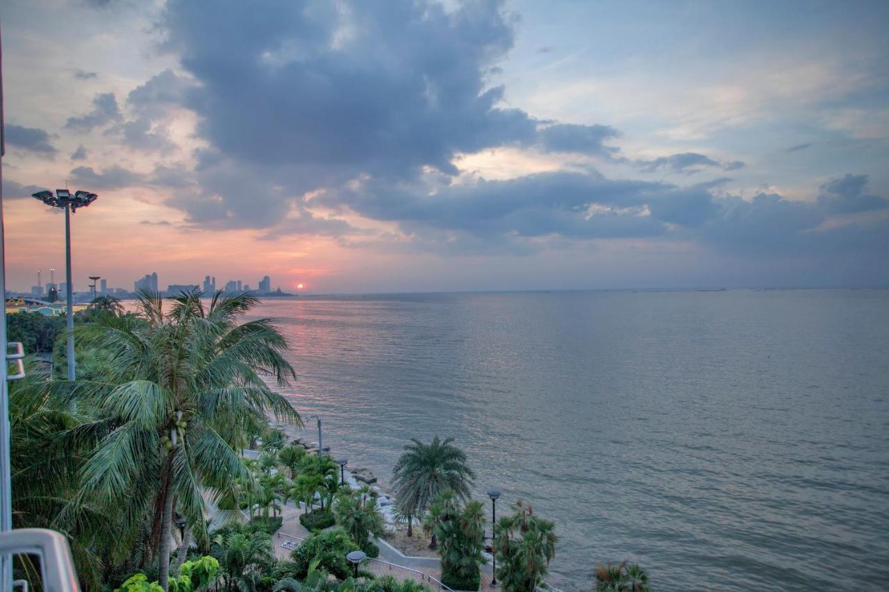 Cholchan Pattaya Beach Resort - Sha Extra Plus Экстерьер фото Sunset at the Bay of Bengal, Marina Beach, Chennai