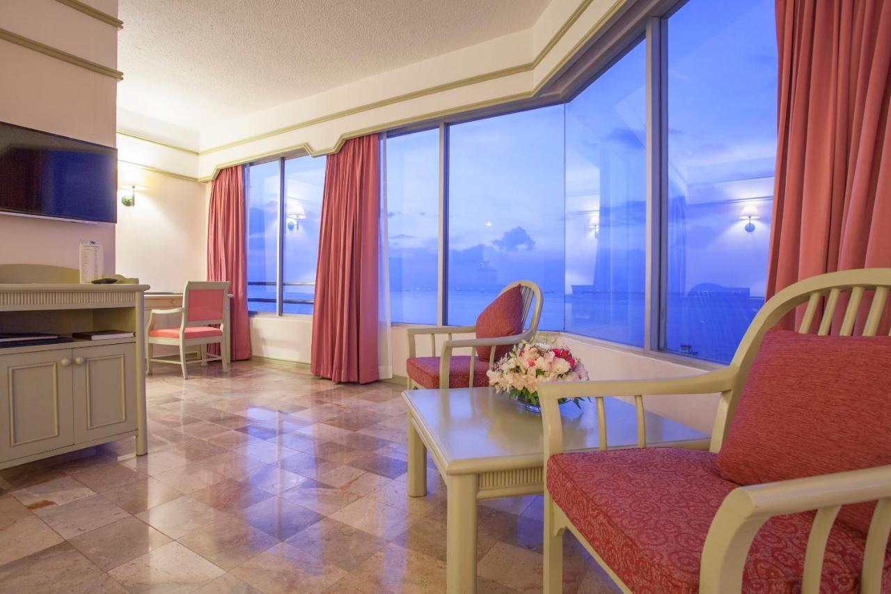 Cholchan Pattaya Beach Resort - Sha Extra Plus Экстерьер фото A suite at the Grand Hotel