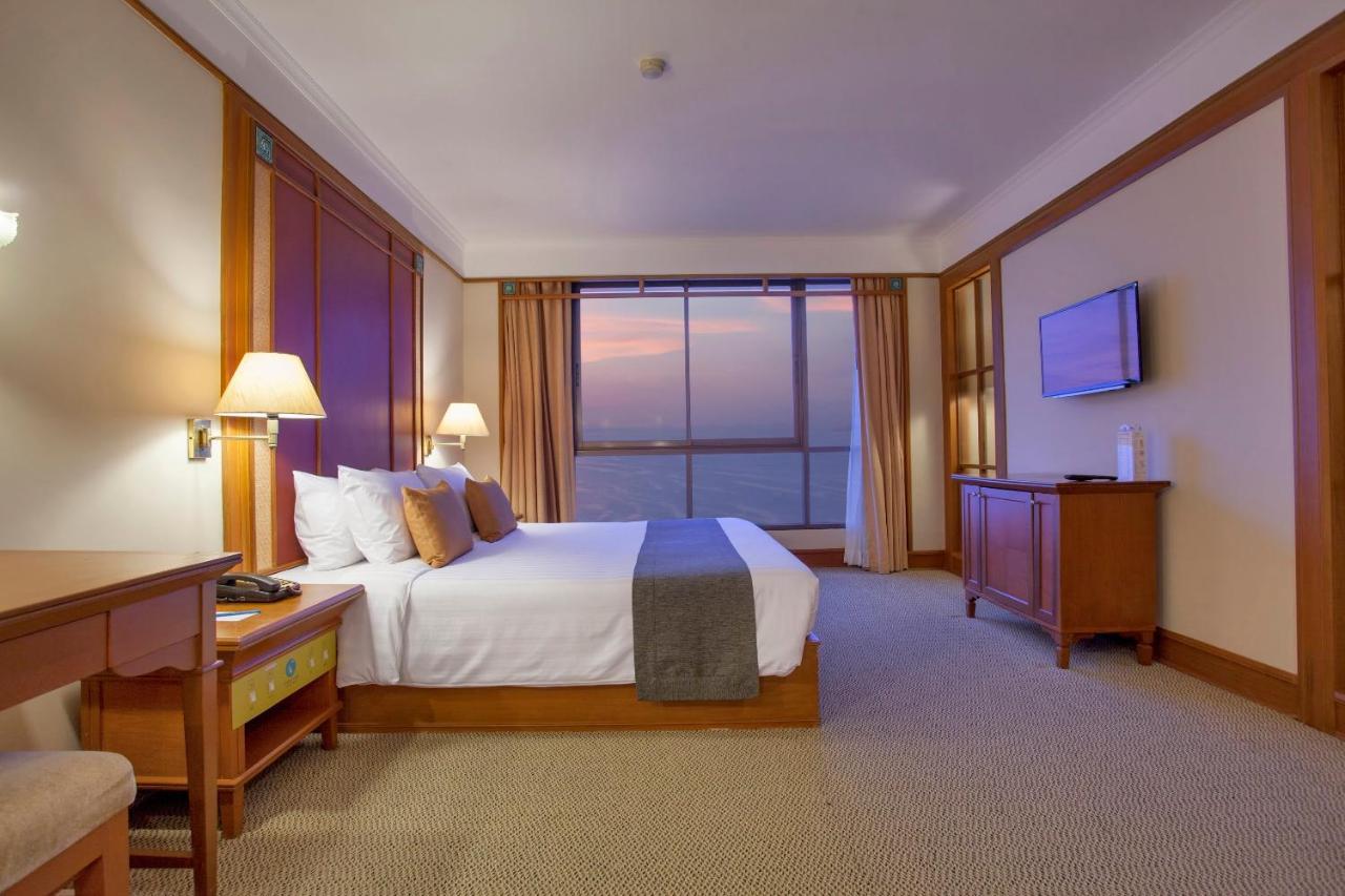 Cholchan Pattaya Beach Resort - Sha Extra Plus Экстерьер фото Deluxe Ocean View Room